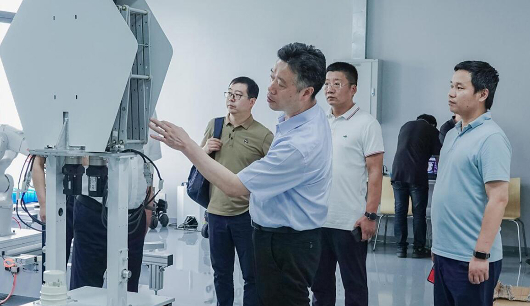 江苏省家禽科学研究所童海兵所长一行莅临正大机电企业考察交流